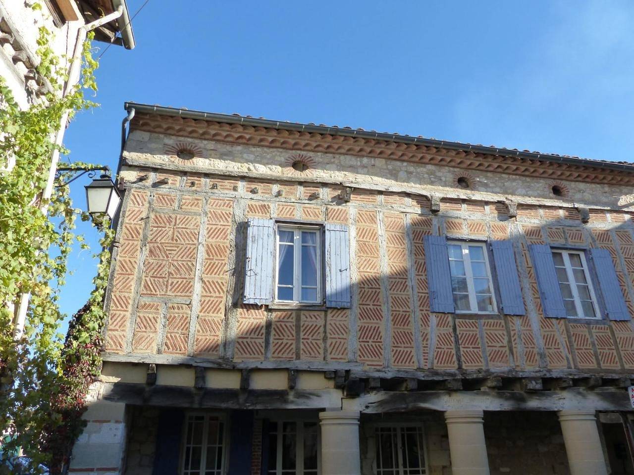 Plume Et Pinceau in Montdragon, Région de Castres