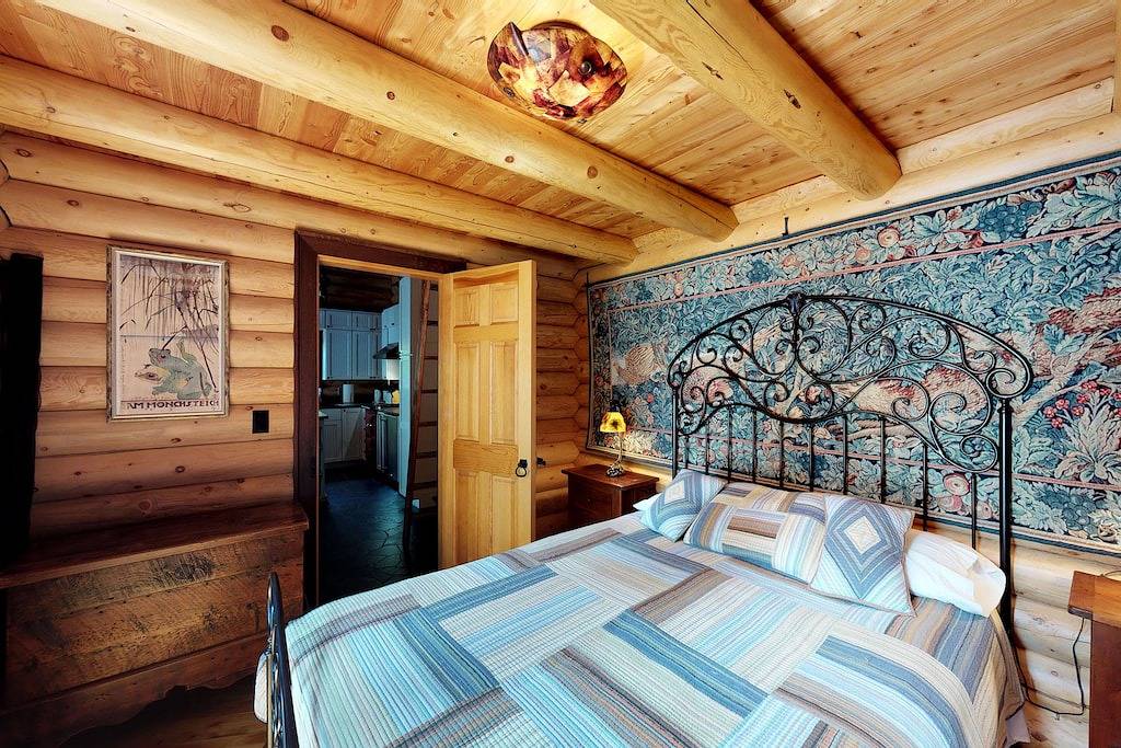 Log Cabin for 4 People in Moosehead Lake, Maine