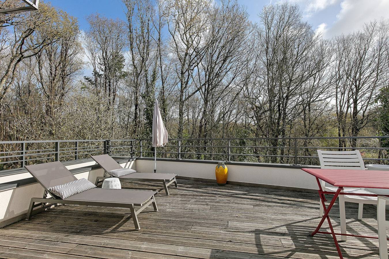 Studio entier, Hakuna Matata Cocon paisible - Grande terrasse vue forêt in Saint-Molf, Côte d'Amour