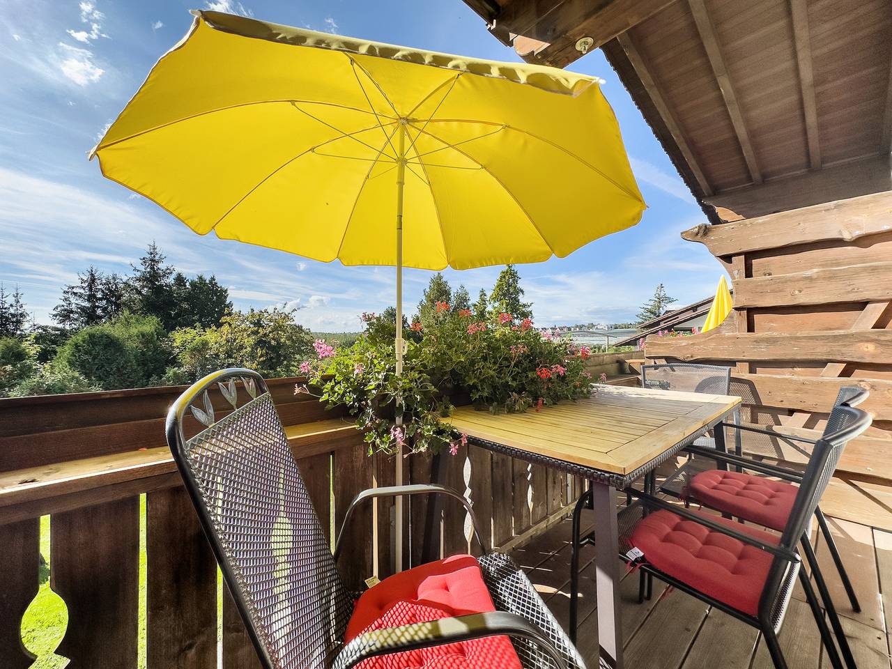 Zimmer 'Junior Suite 2' mit Bergblick, Gemeinschaftsgarten und Wi-Fi in Friedrichshafen, Region Bodensee-Oberschwaben