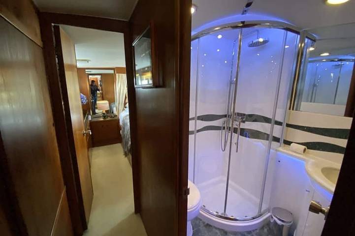 Classic Yacht Nadine with Hot Tub, Poole Harbour Bay in Poole, Poole Harbour