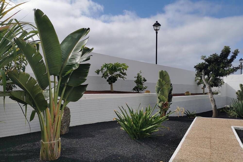 Apartamento entero, Apartamento Superior con terraza comedor exterior y vistas jardin. in Tahiche, Teguise