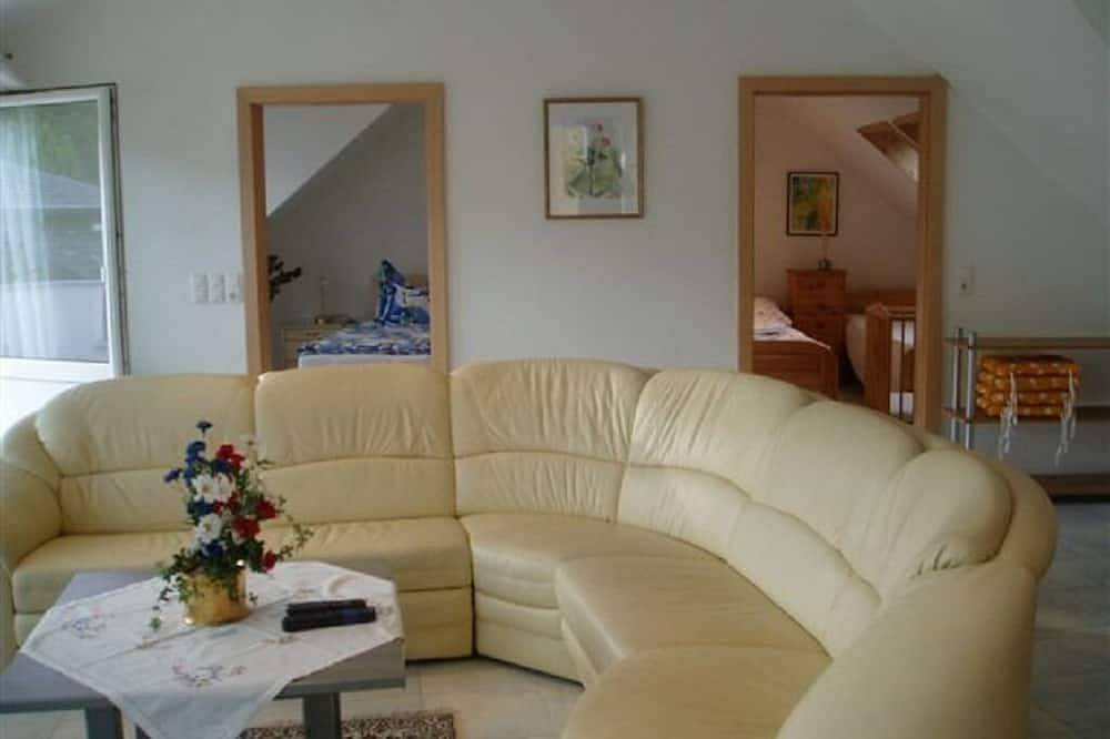 Ganze Wohnung, Ferienwohnung mit sonniger Terrasse in Altmünster, Bezirk Gmunden