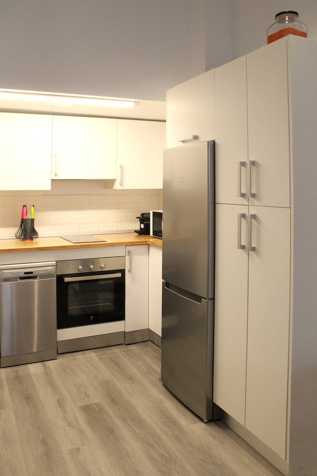 Apartamento entero, Apartamento Espacioso en Triana con Wi-Fi y Aire Acondicionado in Triana, Sevilla