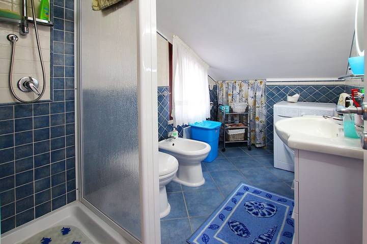 Gîte pour 4 personnes, avec jacuzzi ainsi que piscine et balcon à Campofelice di Roccella - 4