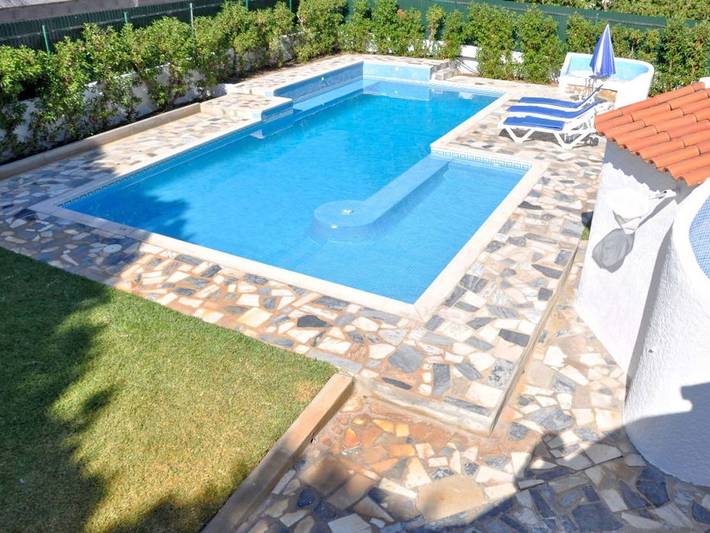 Villa para 4 pessoas, com Terraço e Jardim e ainda Piscina em 