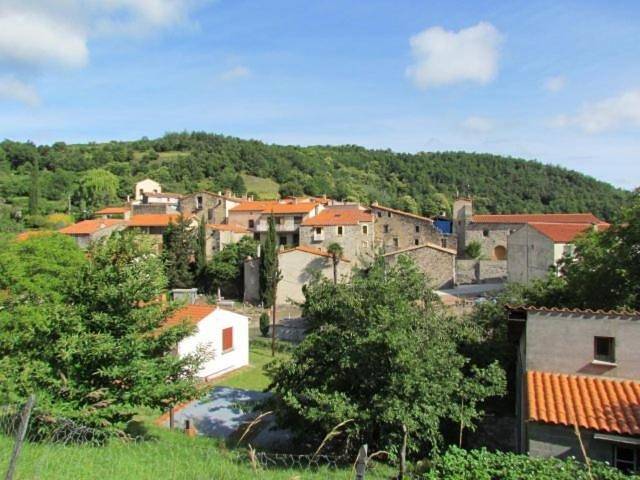 Gîte pour 4 personnes, avec vue et jardin à Vira