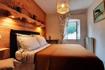 Gîte pour 2 personnes, avec jardin à Sembadel