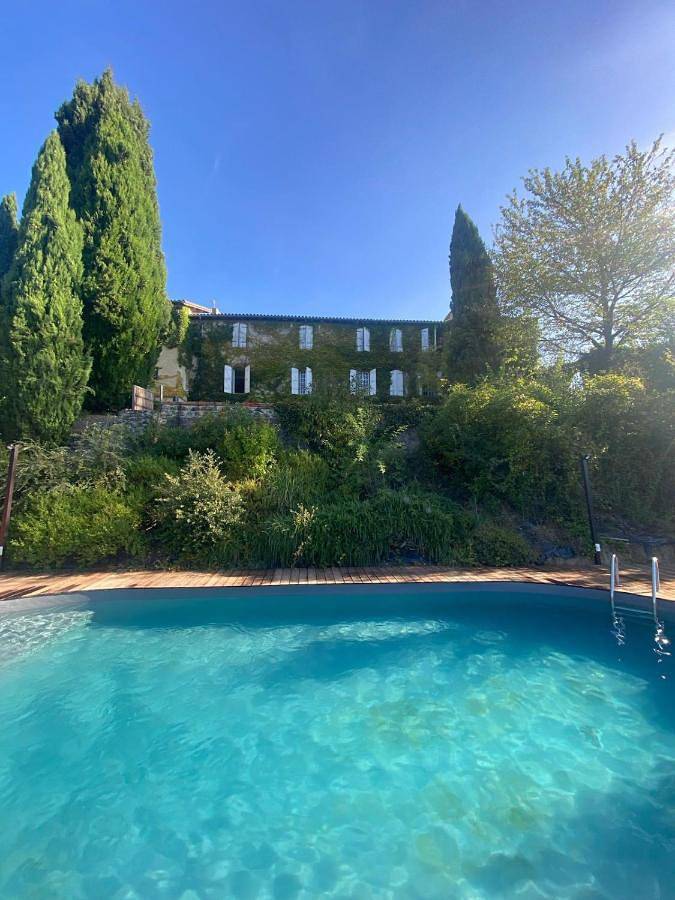 Villa pour 15 personnes, avec Terrasse et Jardin ainsi que Piscine et Vue