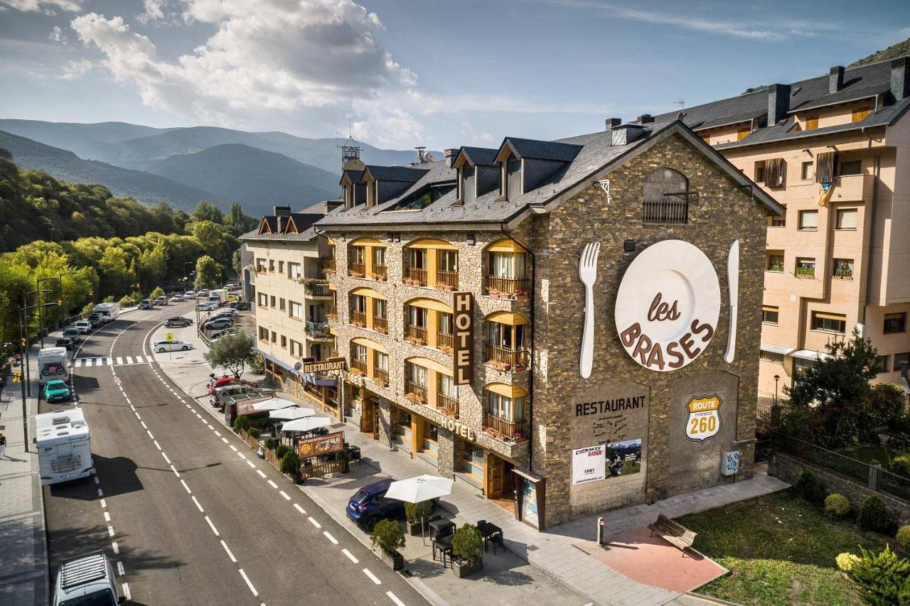Hotel Restaurant Les Brases in Sort , Pirineo Catalan