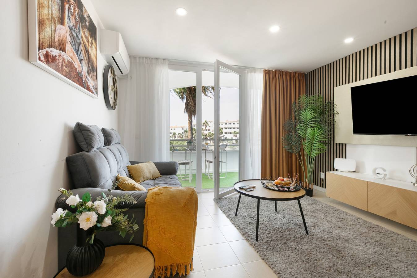 Entire apartment, Vacation Apartment 'Infinity Summer' with Mountain View, Wi-Fi and Air Conditioning in Las Adelfas, San Miguel de Abona