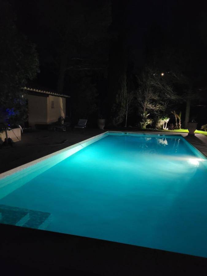 Chambre d’hôte pour 2 personnes, avec Balcon et Terrasse ainsi que Jardin et Piscine