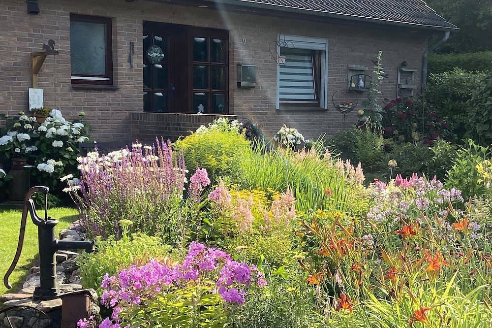 Ganze Wohnung, Lorenz: große Fewo mit sonnigem Balkon in ruhiger Lage - Ferienwohnung Lorenz in Silberstedt, Haithabu