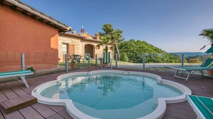 Cottage pour 3 personnes, avec jardin ainsi que piscine et terrasse, animaux acceptés à Sant'Angelo in Vado
