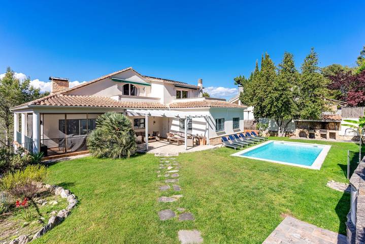 Casa rural para 15 personas, con jardín y terraza en Garraf