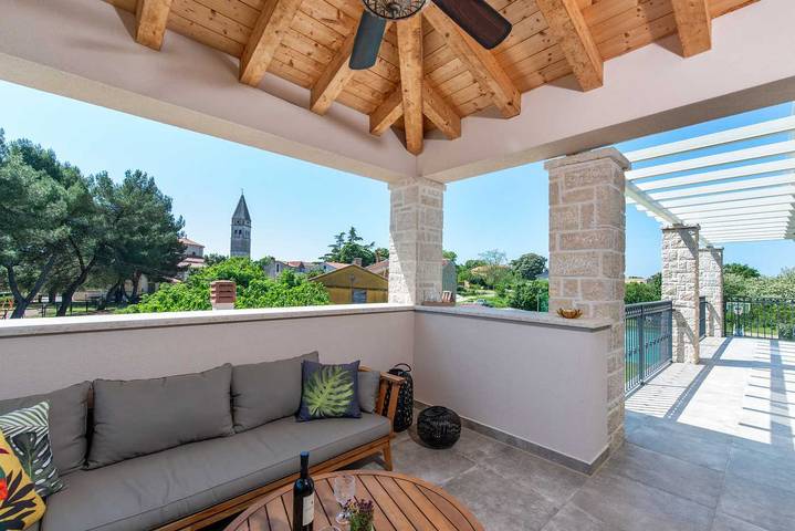 Ferienhaus für 8 Personen, mit Balkon und Terrasse sowie Garten und Pool in Kastelir - 4
