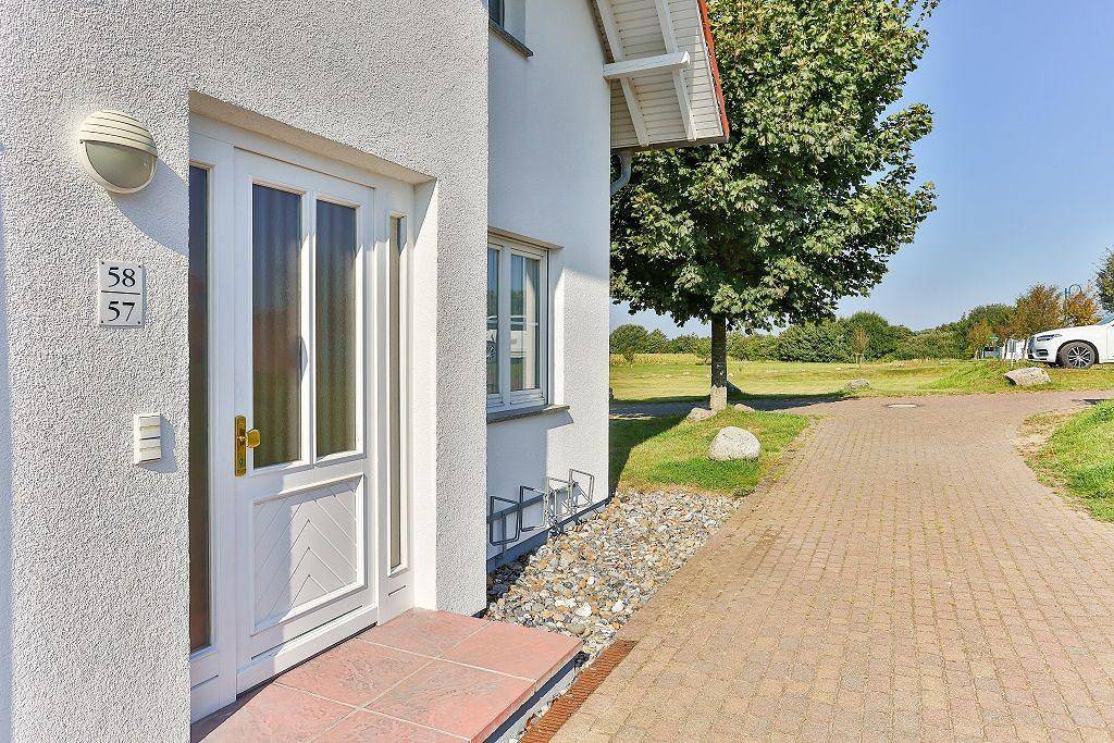 Ganze Ferienwohnung, Ferienapartment-ruegen, in Neddesitz mit Terrasse in Neddesitz, Sagard