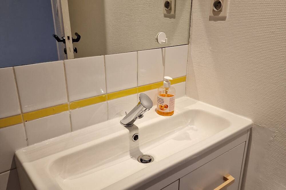 Entire apartment, \"Le Français\", Studio au Calme Proche de la Gare in Besançon, Doubs