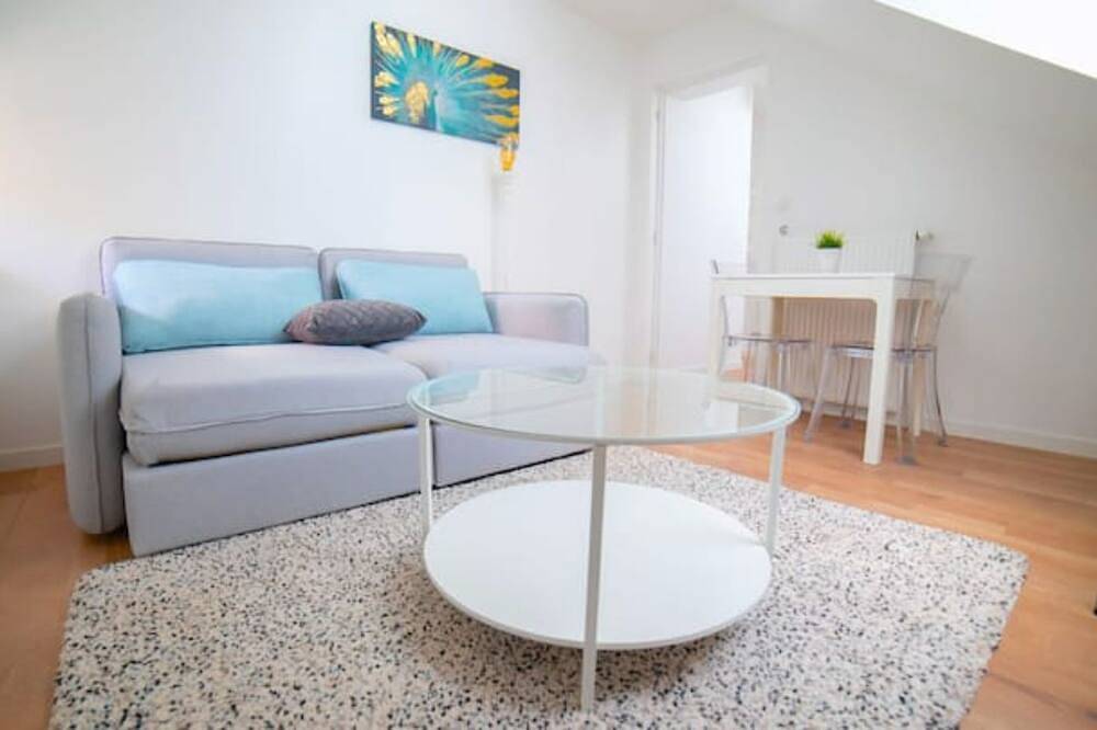 Ganze Wohnung, App*** 2/3 pers \"Nuage\" ☁️ Air-conditioned with garden in Lons-le-Saunier, Jura