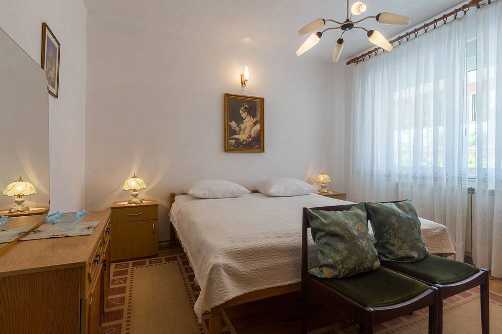 Ganze Wohnung, 2-Zimmer-Ferienwohnung mit Terrasse Umag (A-7063-a) in Umag, Umag und Umgebung