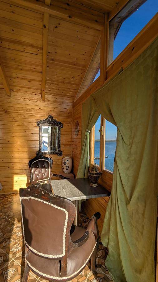 Location de vacances pour 3 personnes, avec vue sur le lac et balcon ainsi que jardin et vue à Moulay Bousselham - 2