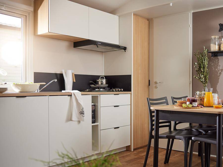 Flower Camping La Rivière - Mobilheim 7 personen - Mobilheim 35m² Premium + (3Sch-6/7Pers) + Terrasse + Lv + Tv + Clim in Saint-Maime, Regionaler Naturpark Luberon