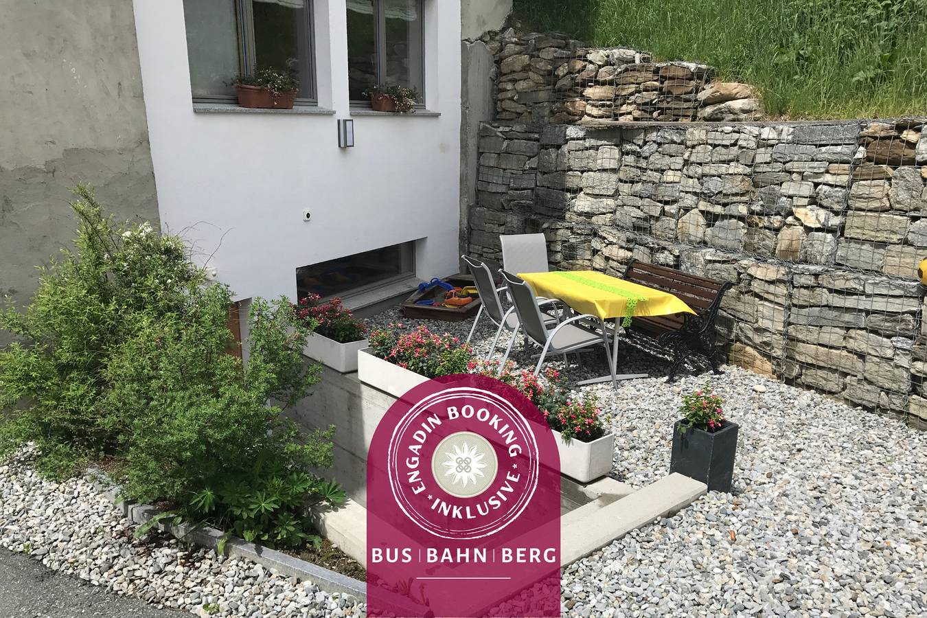 Ganze Wohnung, Chasa Samalgors: Moderne und familienfreundliche 3-Zimmerwohnung im idyllischen Bergdorf Tschlin in Tschlin, Valsot