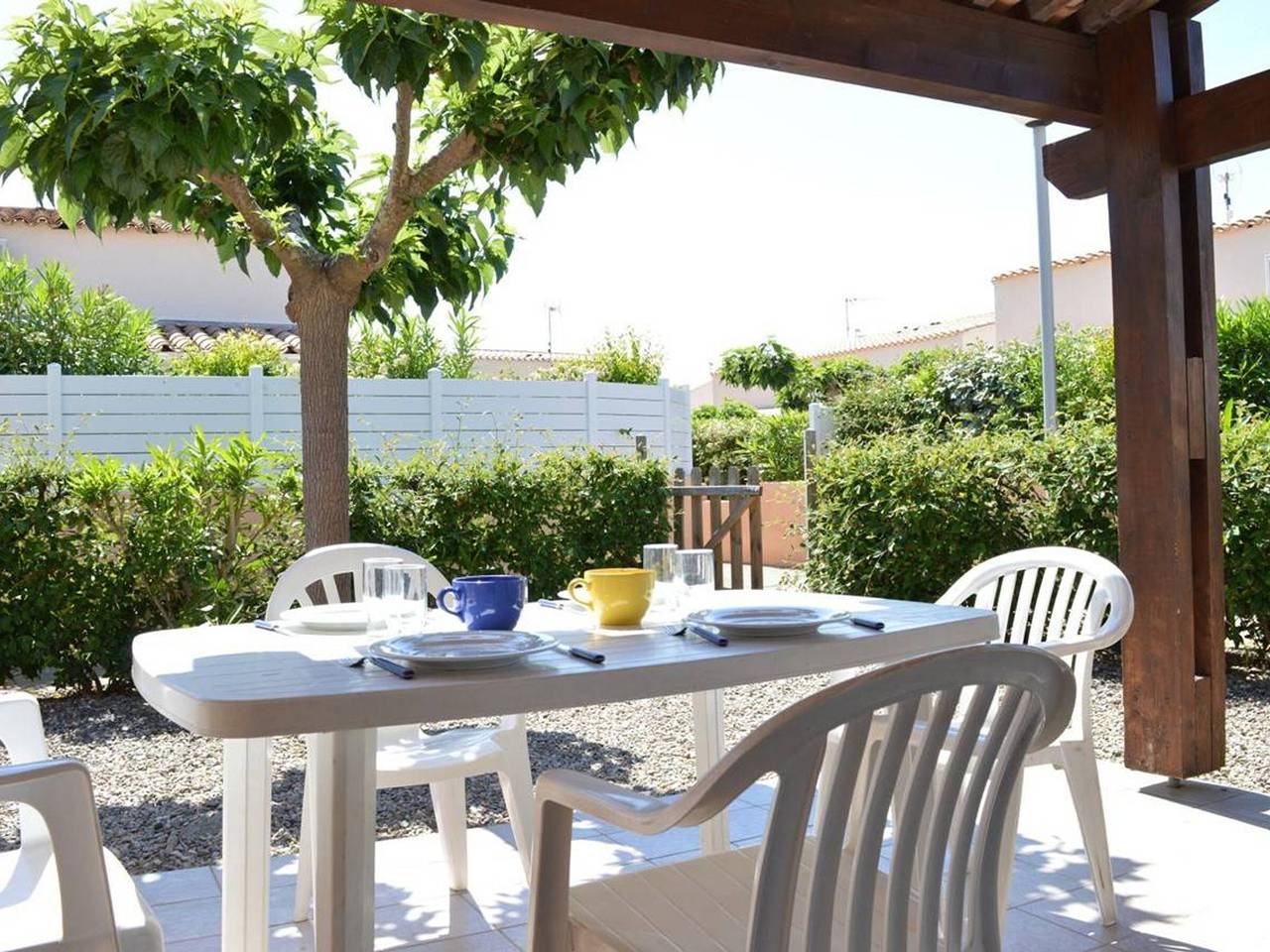 Gemütliches Ferienhaus mit Pool, Terrasse und Parkplatz – 600m vom Strand in Cap d'Agde, Agde