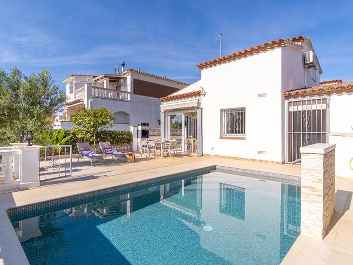 Villa pour 6 personnes, avec terrasse, animaux acceptés à Empuriabrava