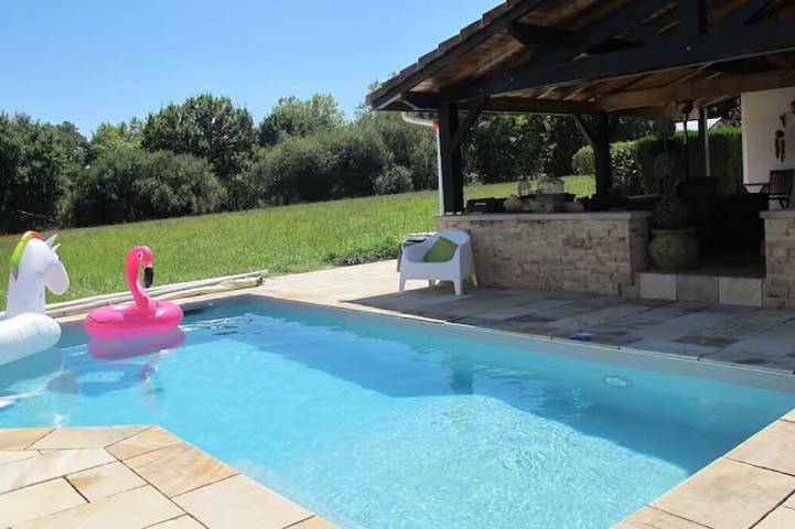 Location de vacances pour 10 personnes, avec Jacuzzi et Terrasse à Urcuit