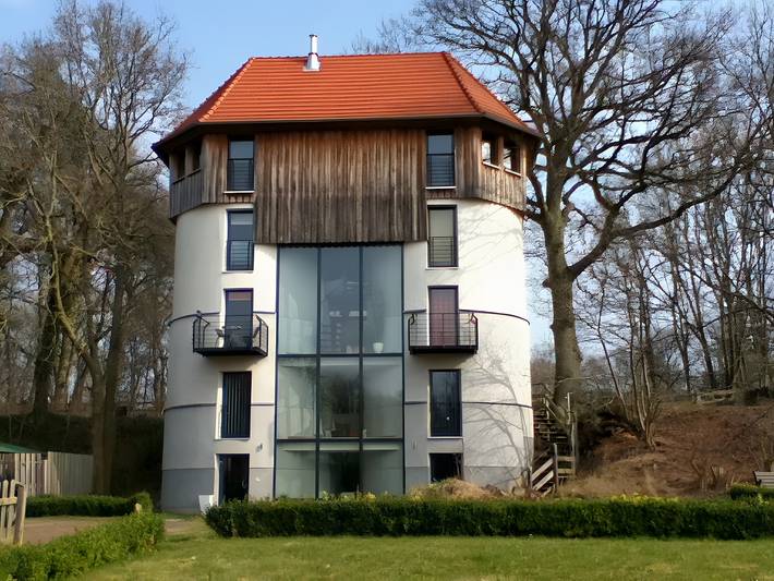 Geheel appartement, Appartement 'Historisch Futtermittelsilo' met Privétuin en Wi-Fi in Poppendorf, Rostock en omgeving