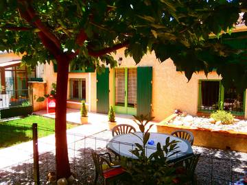 Gîte pour 6 personnes, avec jardin et terrasse à Riez