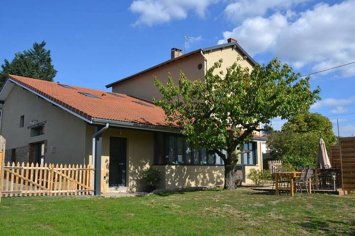 Gîte pour 9 personnes, avec Terrasse et Jardin à Chazelles-sur-Lyon