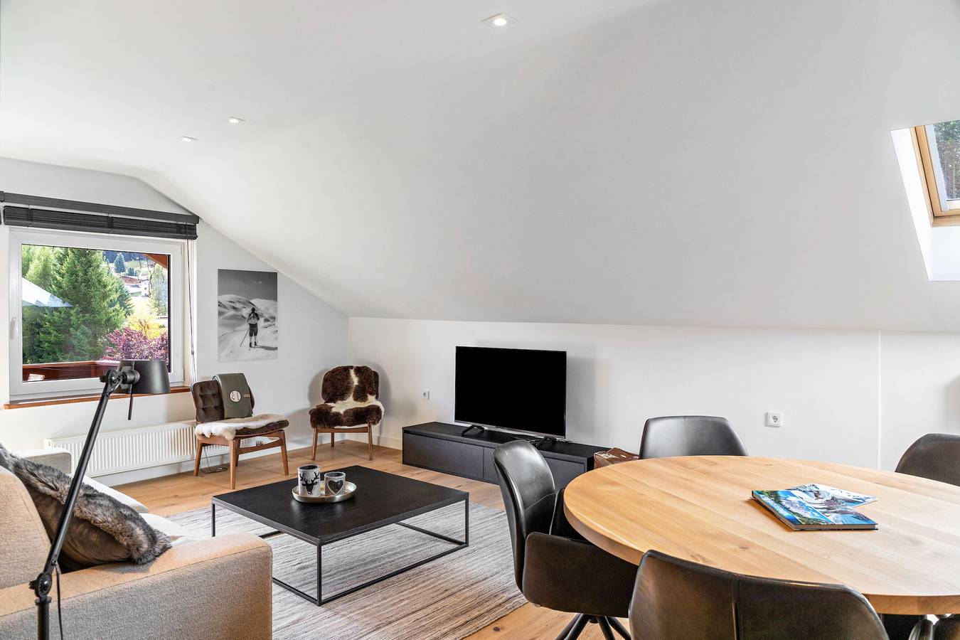 Geheel appartement, Appartement 'Haus Berwang - Alpin' met Uitzicht op de Bergen, Privéterras en Wifi in Lechtal Alps, Berwang