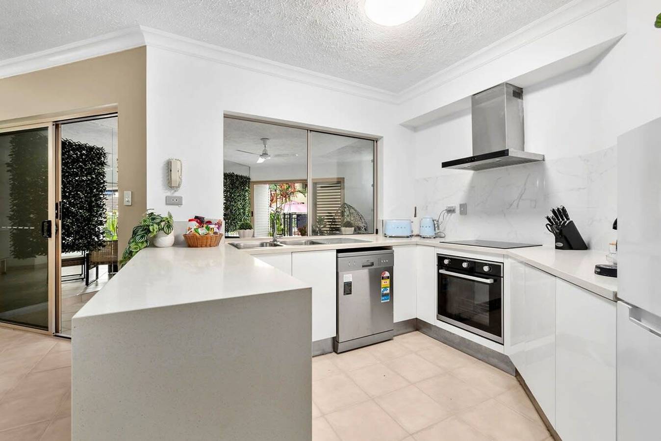 Entire apartment, Reef Apartment Cairns - 4 Pools  Resort   Bbq in Cairns, Far North Queensland