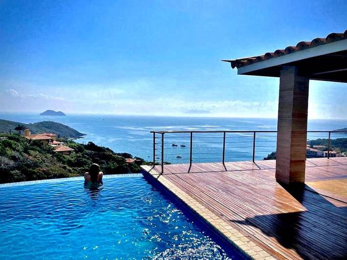 Casas e apartamentos de temporada para 11 pessoas, com jardim e piscina e ainda vista em Búzios