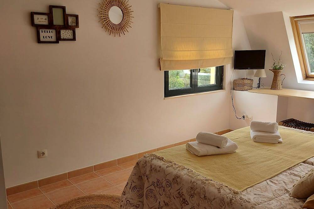 Entire apartment, In the heart of Costa da Morte: charming apt. with pool and beach in Cee, Costa da Morte