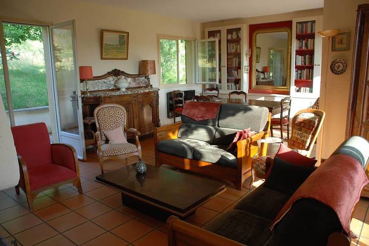 Gîte pour 8 personnes, avec terrasse et jardin à Douelle (Lot)