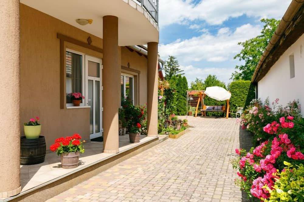 Ganze Wohnung, Bocskai by Interhome in Balatonszemes, Plattensee Südufer