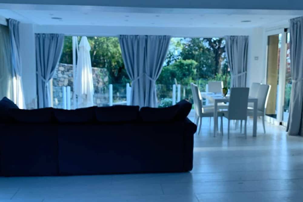 Villa Bonanno Conti in Valverde (Italy), Catania Province