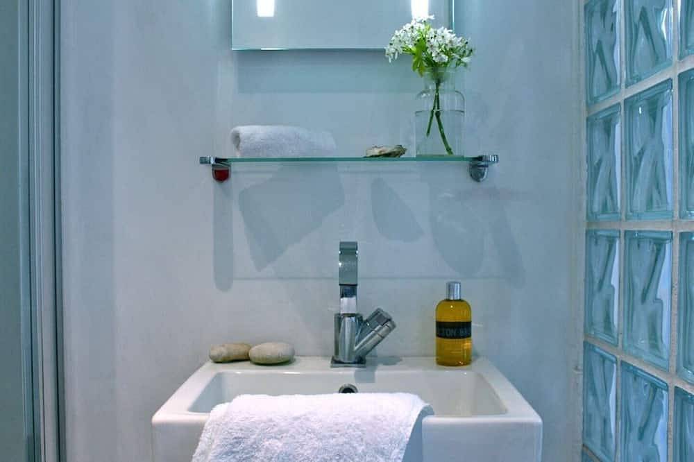 Entire apartment, The White Room, Private, Luxe Suite in Bury St Edmunds, Suffolk