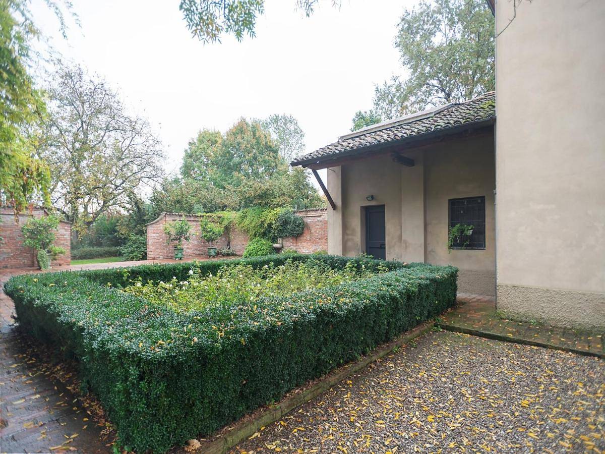 Villa in Lombardy near Po River in Stagno Lombardo, Province de Crémone