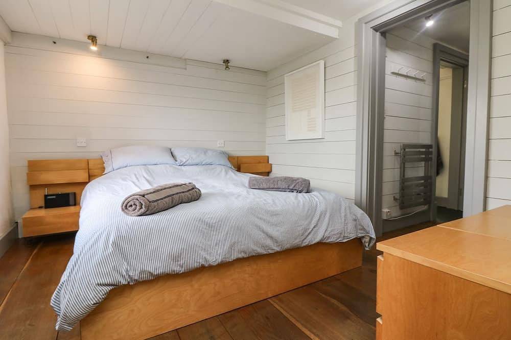 An Skyber, family friendly, character holiday cottage in Perranuthnoe in Cornwall