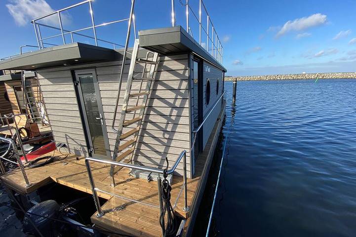 Hausboot für 4 Personen, mit Terrasse in Barth