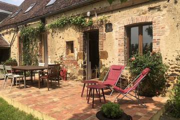 Location de vacances pour 9 personnes, avec terrasse et jardin à Toucy