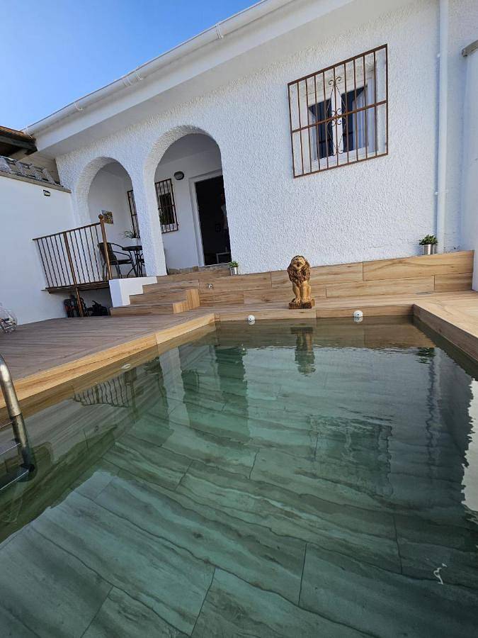 Ferienhaus für 4 Personen, mit Terrasse und Pool sowie Ausblick