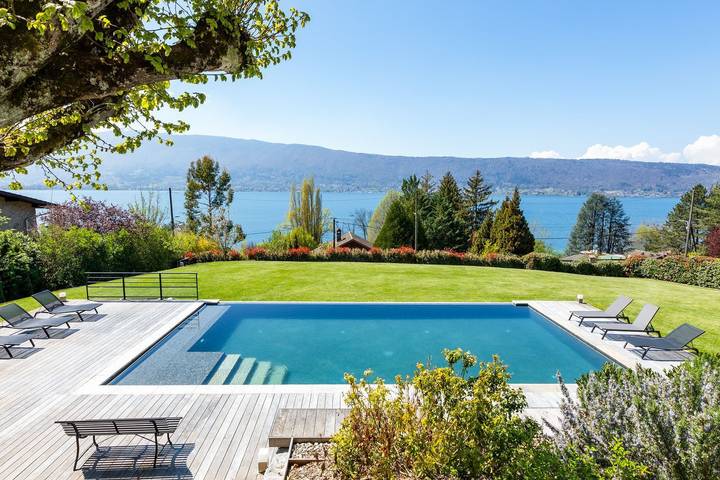 Location de vacances pour 10 personnes, avec terrasse et jardin à Veyrier-du-Lac - 2