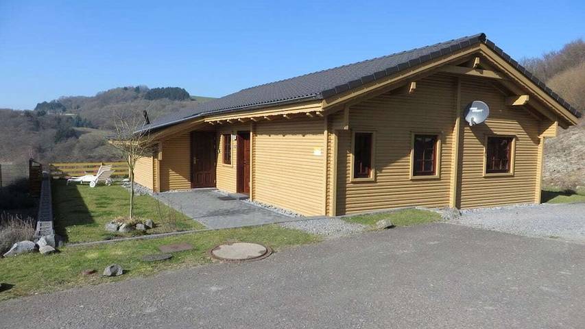 Ferienhaus für 4 Personen, mit Terrasse und Sauna in Rieden (Eifel)
