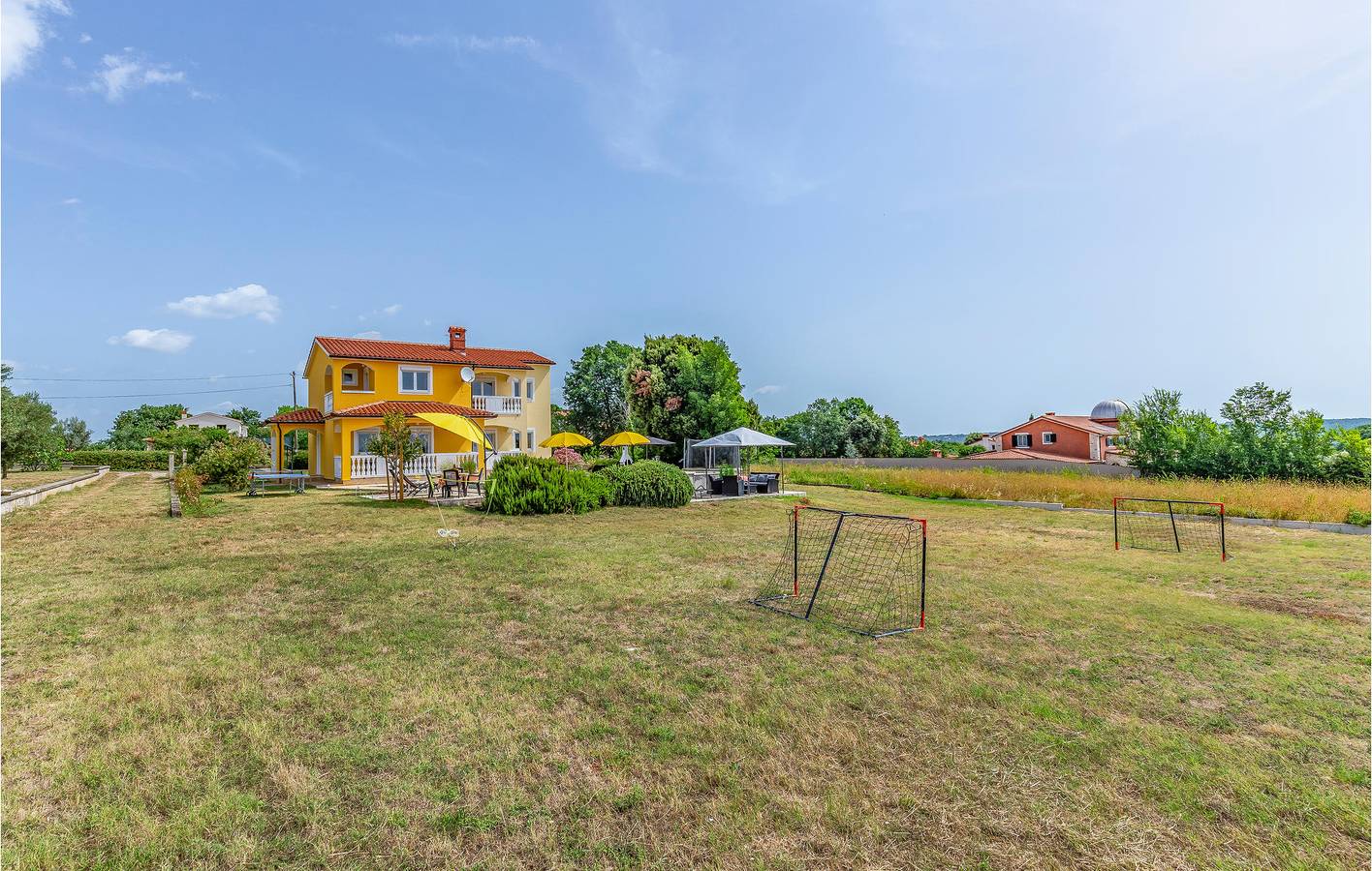 Urlaub am Meer: Modernes Apartment mit 2 Schlafzimmern, Pool und Parkplatz in Valtura, Südküste Istrien