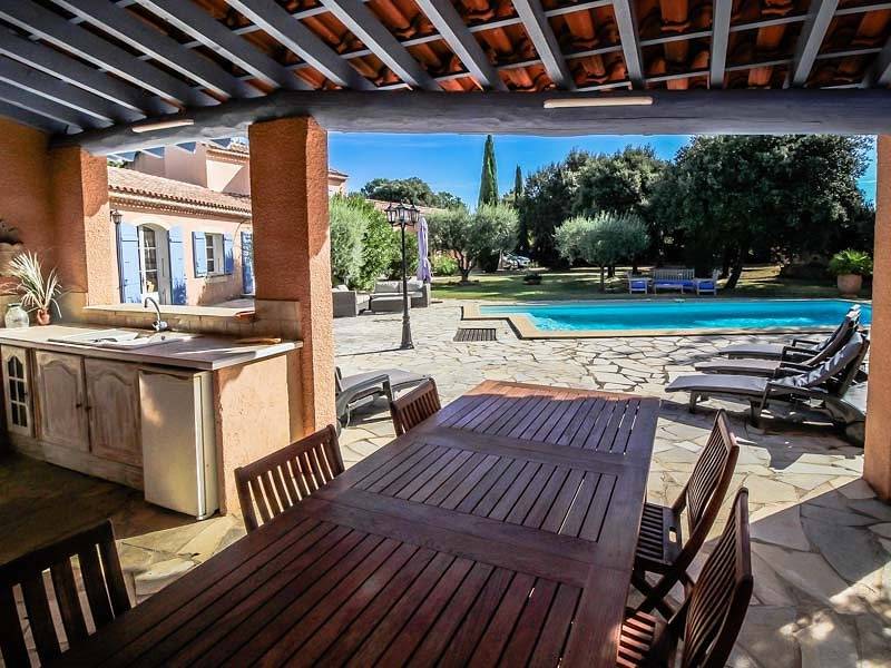 Maison d'exception à Mazan près de Carpentras, piscine chauffée. in Mazan, Parc naturel régional du Mont-Ventoux